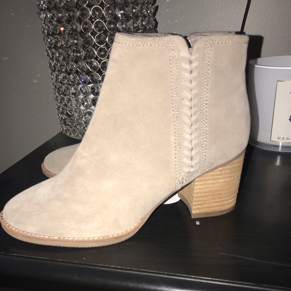 Blondo size 8 1/2 medium nwt boots Waterproof